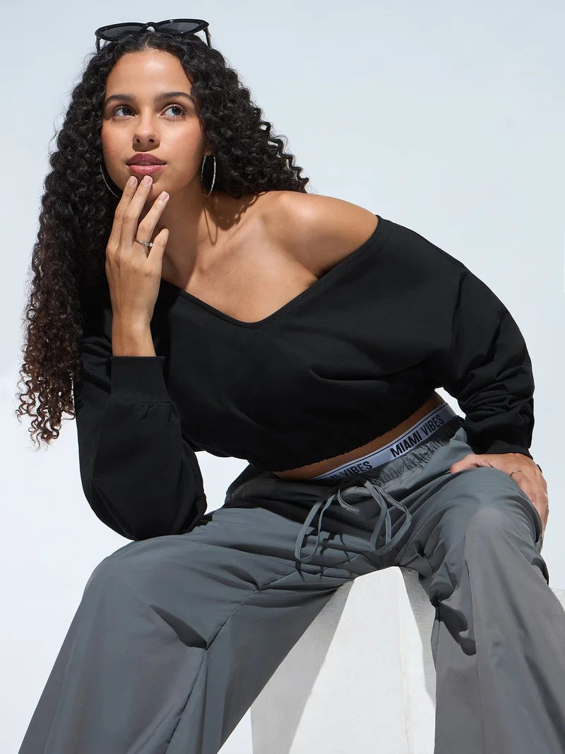 Outzidr Black V Neck Cropped Sweatshirt