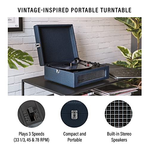 Crosley مشغل أسطوانات كروسلي CR8017B-NY فويجر الكلاسيكي المحمول مع بلوتوث داخلي/خارجي ومكبرات صوت مدمجة، أزرق بحري - Image 4