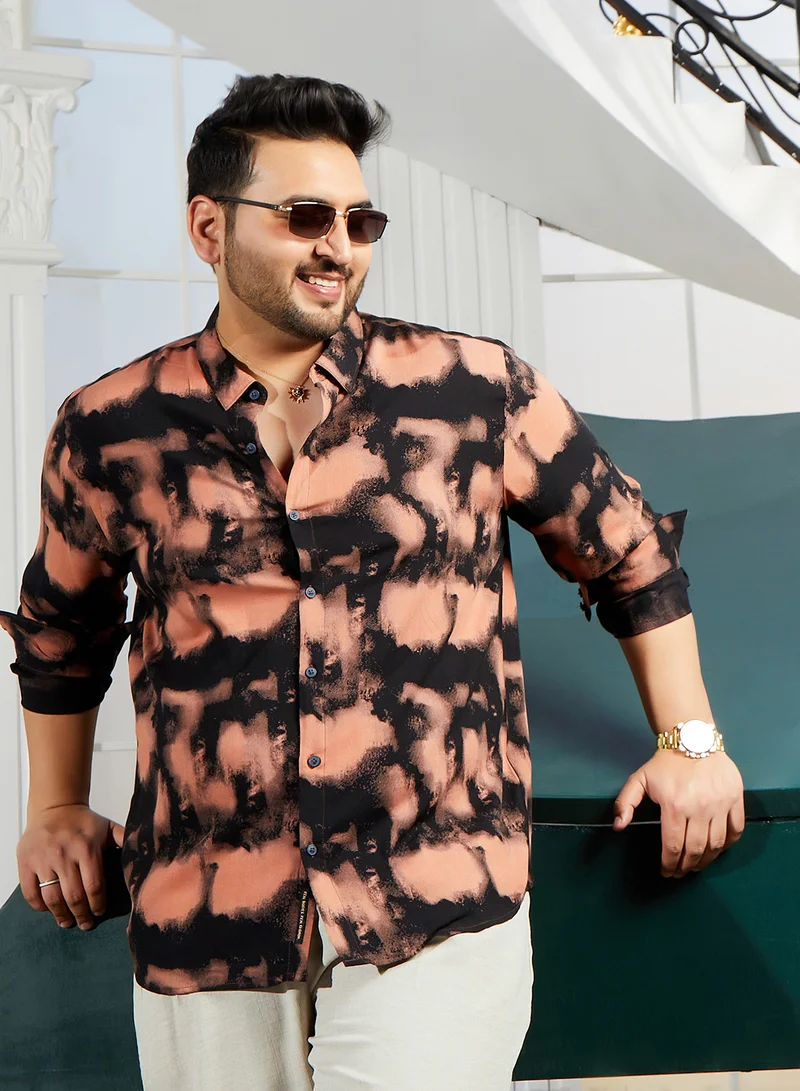 انستافاب بلس قميص رجالي مقاس بلس بلون أسود وأحمر طيني مطبوع بياقة عريضة وأكمام طويلة بأزرار