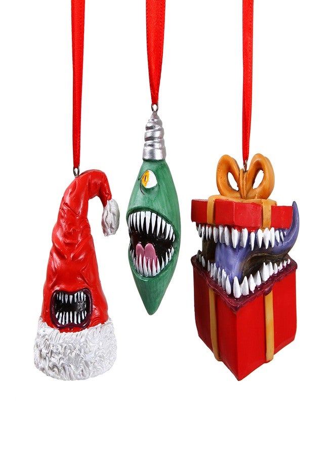 فورجد دايس كو. مجموعة زينة عيد الميلاد "مونستروس ميري ميكرز" من شركة فورجد دايس، تتكون من 3 قطع مصنوعة من الراتنج ومطلية يدويًا، تشمل قبعة سانتا كلوز، ومصباح شجرة عيد الميلاد، وعلبة هدايا. زينة وحوش لعبة DND - Image 1