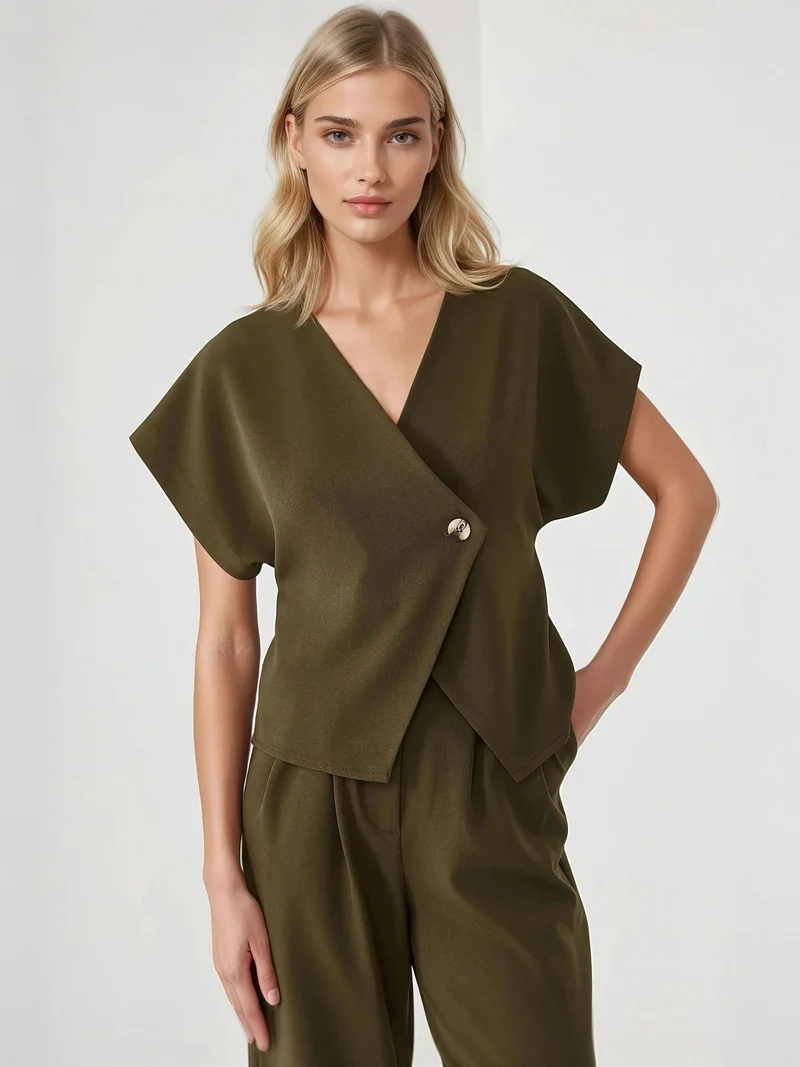 هيكاب سترة ضيقة بياقة على شكل حرف