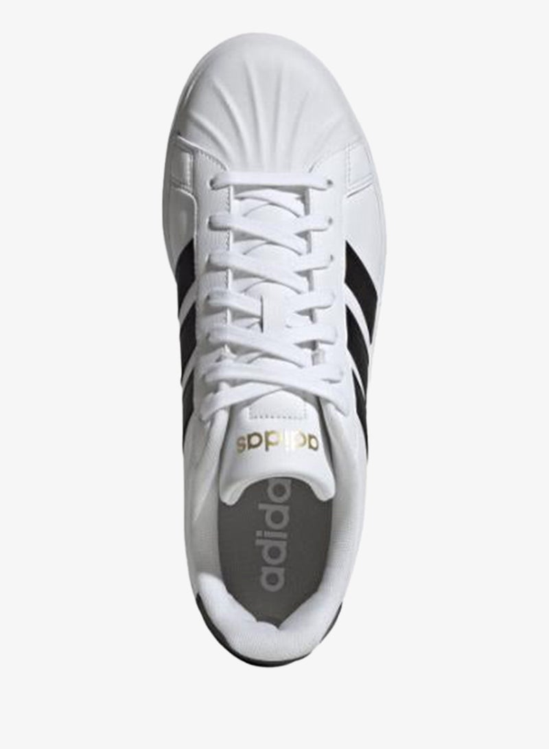 Adidas أحذية رياضية بيضاء للرجال من ستريت توك - Image 5