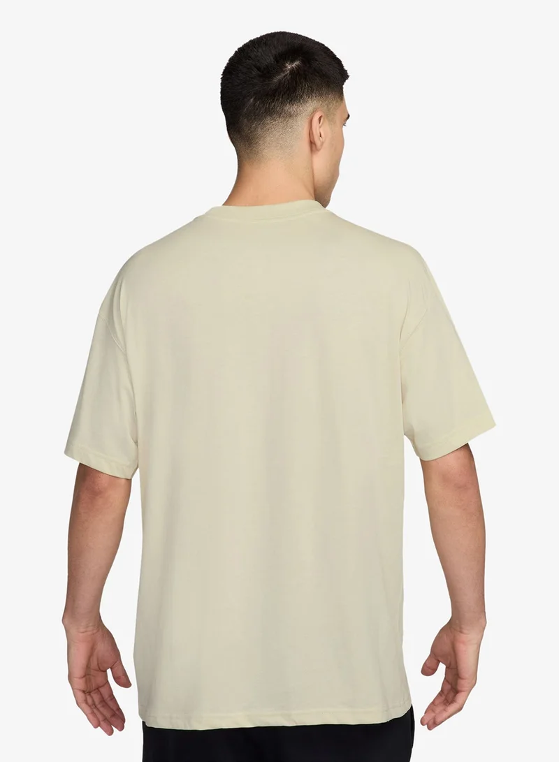 نايكي تيشيرت إن إس دبليو بقصة فضفاضة