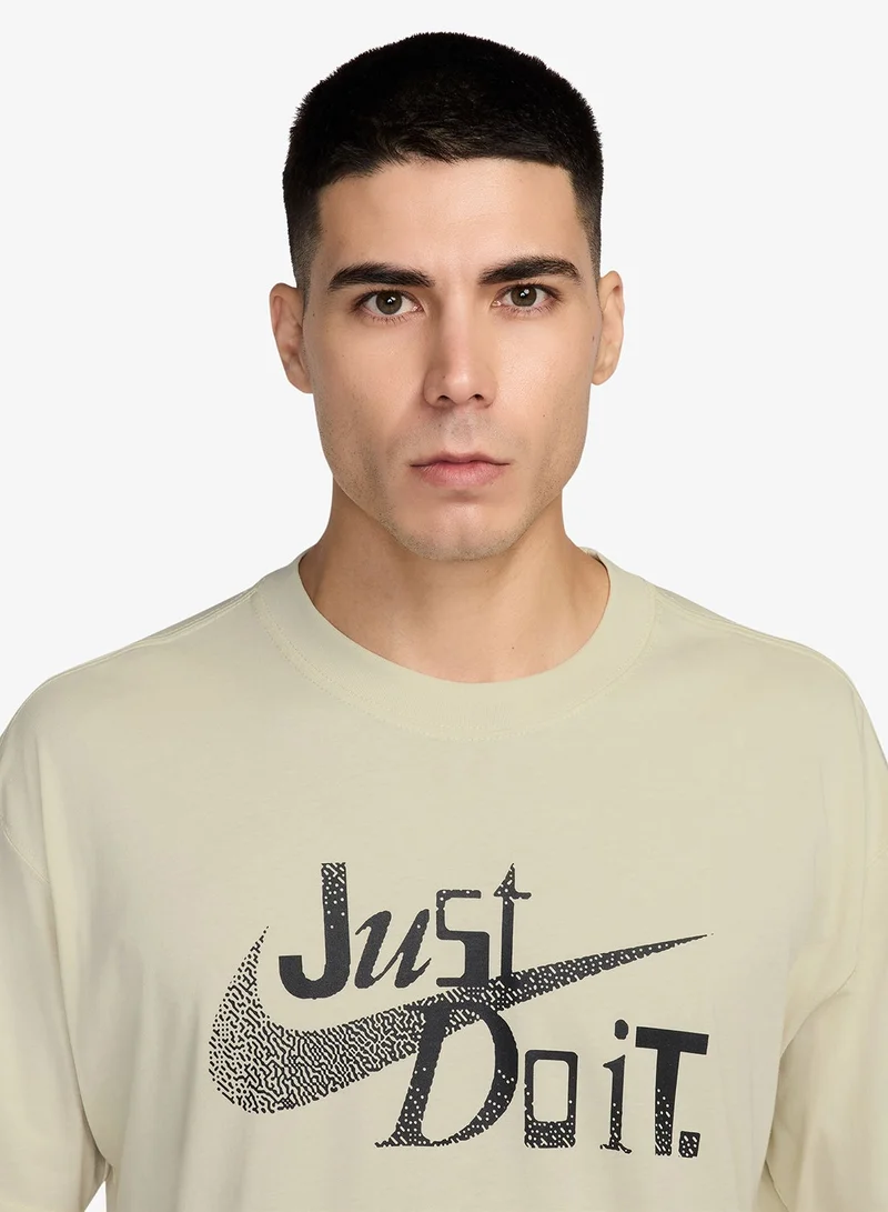 نايكي تيشيرت إن إس دبليو بقصة فضفاضة