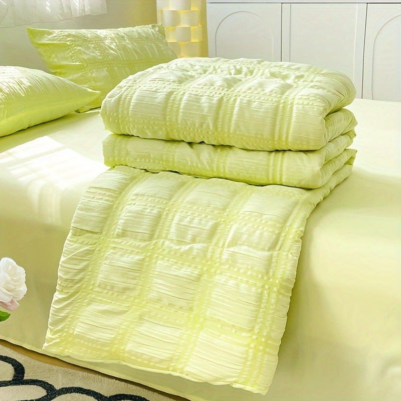 Lightweight Summer Quilt - Breathable Seersucker, Soft & Comfortable Bedding for All Seasons, Perfect for Bedroom Decor - Image 1
