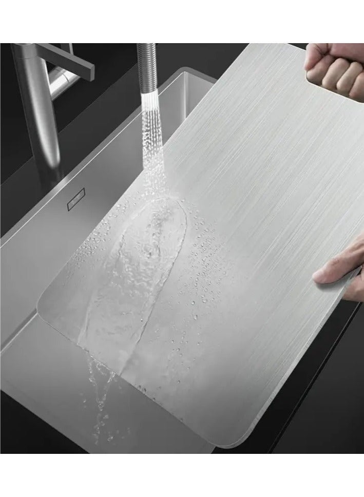 كِينْسُون لوح تقطيع التيتانيوم للمطبخ المنزلي اللحوم والفواكه النباتية (مجموعة من 2، فضي) - Image 5