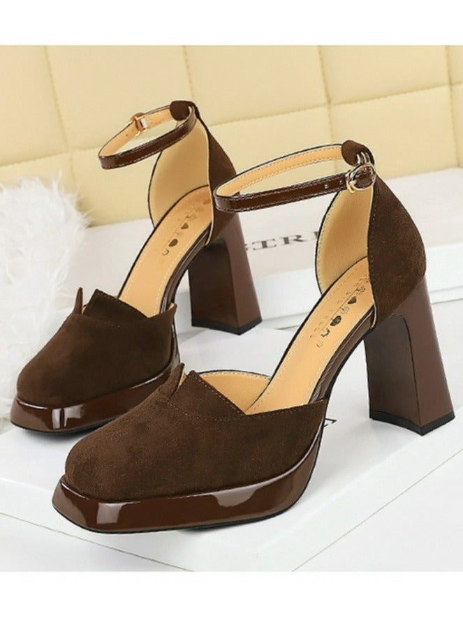 بيج تري منصة المرأة الكعب العالي المربع المغلق إصبع القدم مضخات البني 9 سم - Image 1