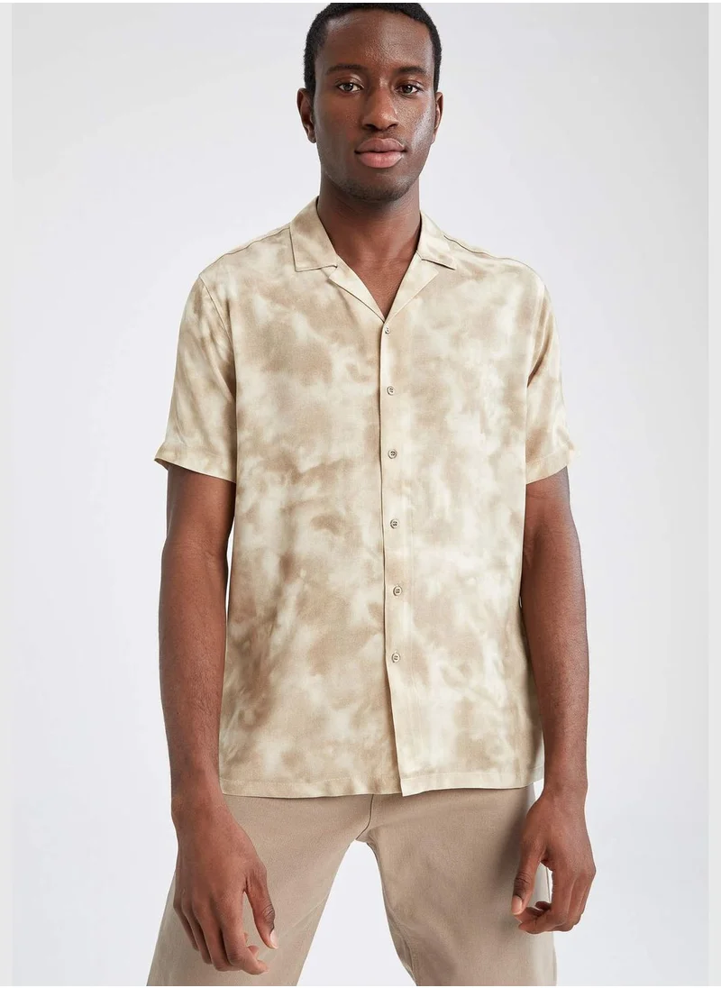 ديفاكتو Man Modern Fit Resort Neck Woven Short Sleeve Shirt