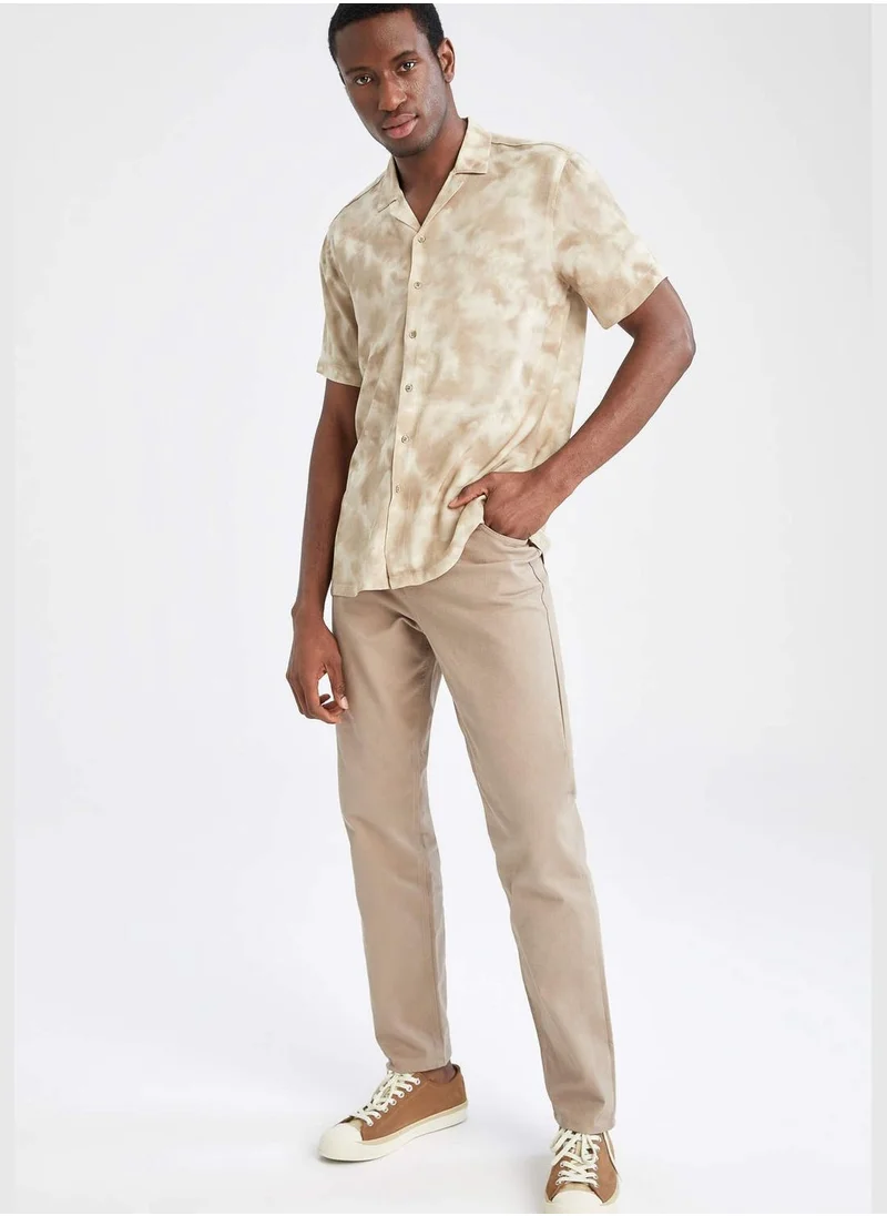 ديفاكتو Man Modern Fit Resort Neck Woven Short Sleeve Shirt