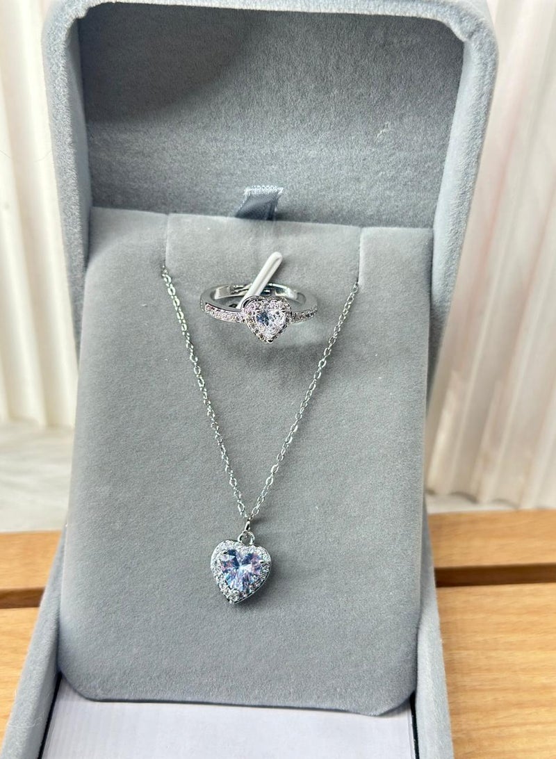 طقم إكسسوارات مايا (قلادة وخاتم) من الفولاذ المقاوم للصدأ مطلي بالفضة على شكل قلب وردي (S11) - Image 1