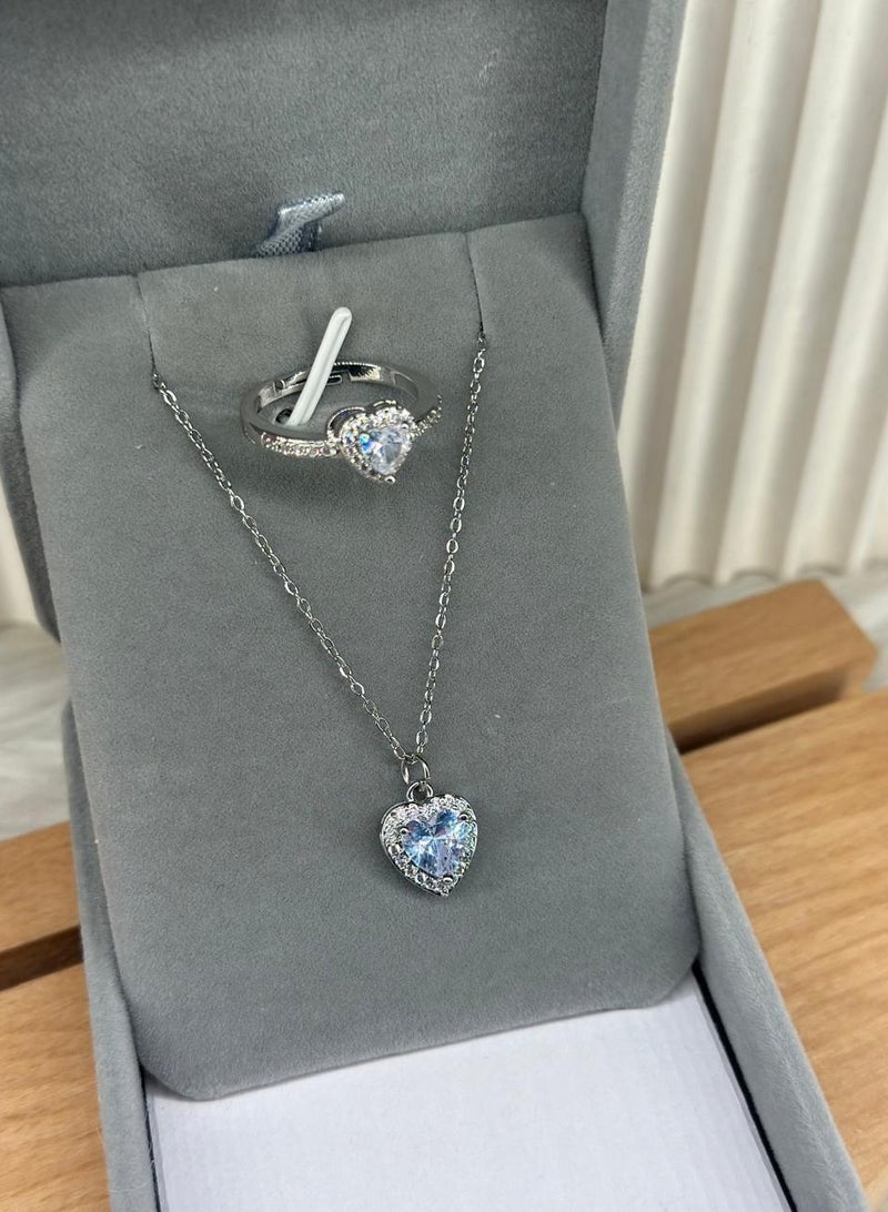 طقم إكسسوارات مايا (قلادة وخاتم) من الفولاذ المقاوم للصدأ مطلي بالفضة على شكل قلب وردي (S11) - Image 2