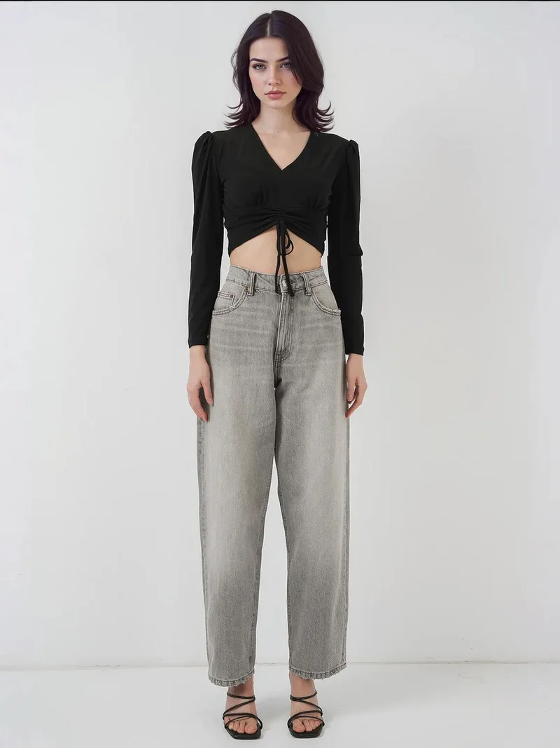 بيغ دارت بلوزة قصيرة بياقة على شكل حرف  مزينة بكشكشة