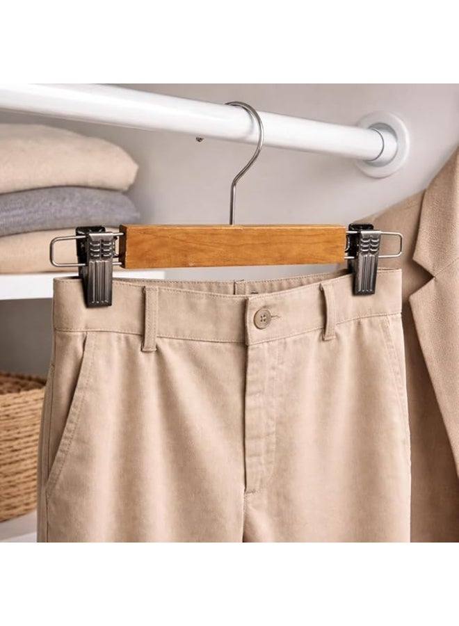 علاقة ملابس خشبية بمشبك وخطافات معدنية متينة، قابلة للتعديل، مناسبة للتنانير والسراويل والأوشحة، لتخزين الملابس، متينة، بلمسة نهائية طبيعية، موفرة للمساحة، ومنظم خزانة ملابس. - Image 2