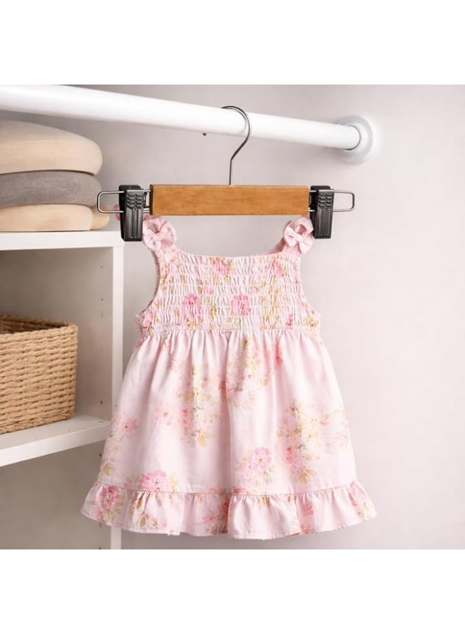 علاقة ملابس خشبية بمشبك وخطافات معدنية متينة، قابلة للتعديل، مناسبة للتنانير والسراويل والأوشحة، لتخزين الملابس، متينة، بلمسة نهائية طبيعية، موفرة للمساحة، ومنظم خزانة ملابس. - Image 4