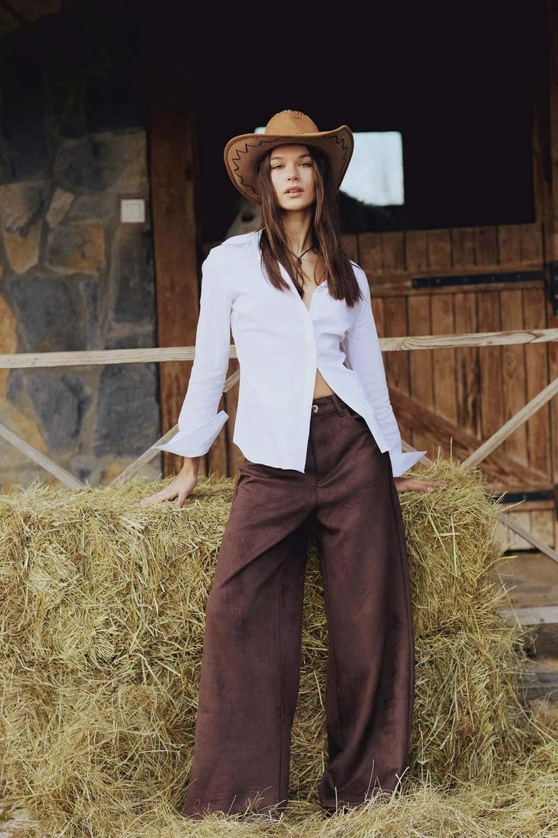 ديفاكتو Straight Fit Zip-Up Suede Trousers
