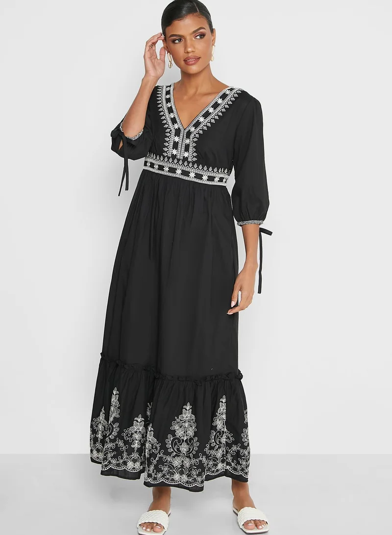 Khizana Embroidered Detail Dress