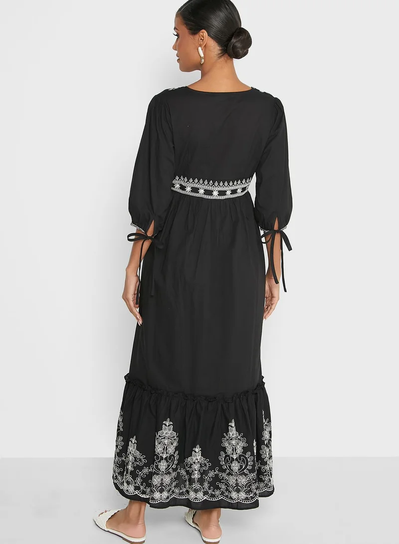 Khizana Embroidered Detail Dress