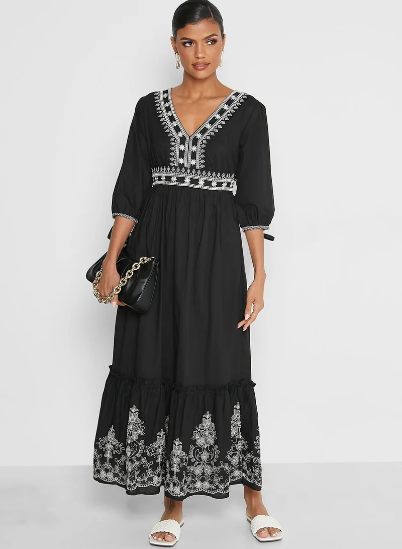 Khizana Embroidered Detail Dress