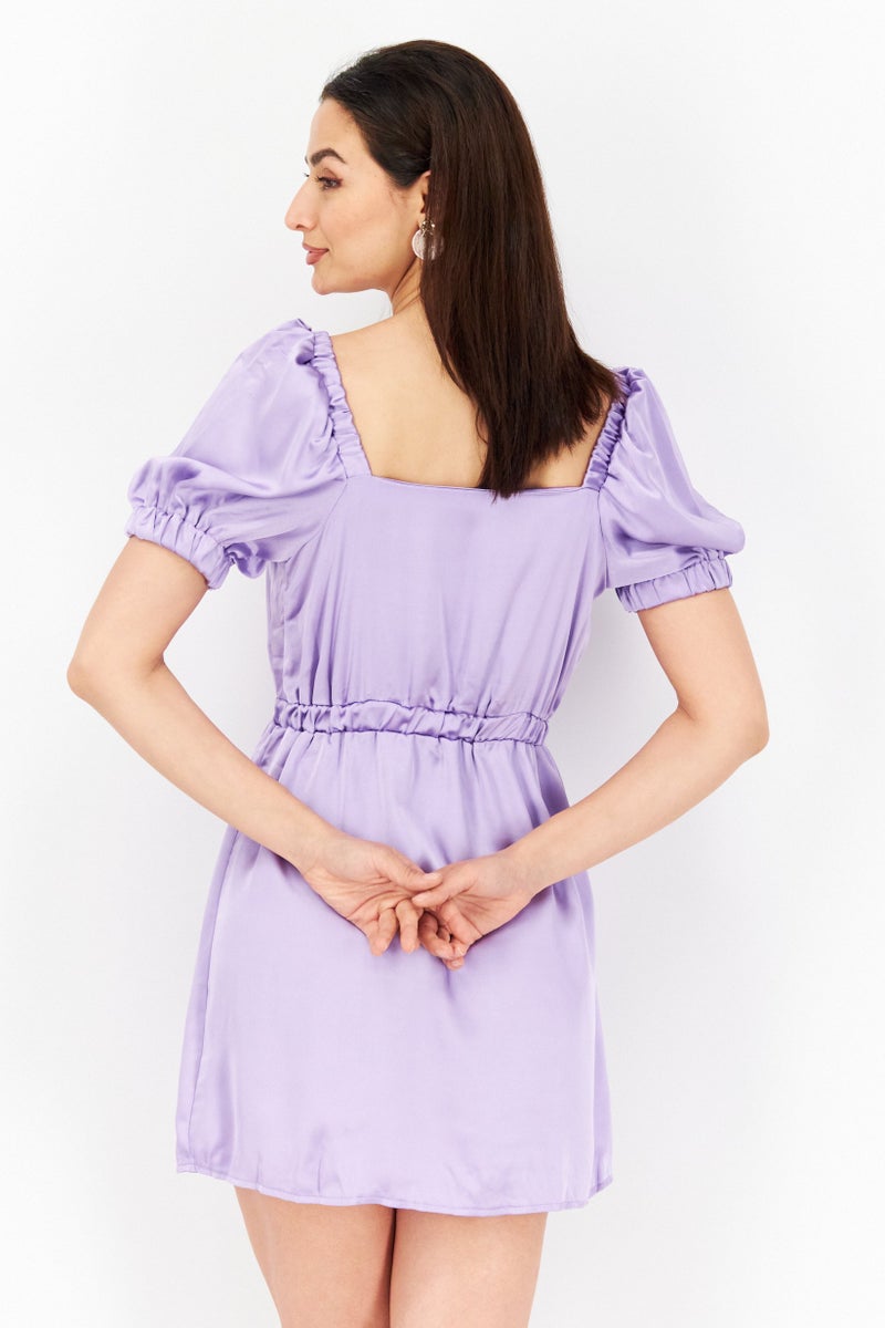 Flounce London فستان ميني ساتان بسيط للنساء، بنفسجي - Image 4