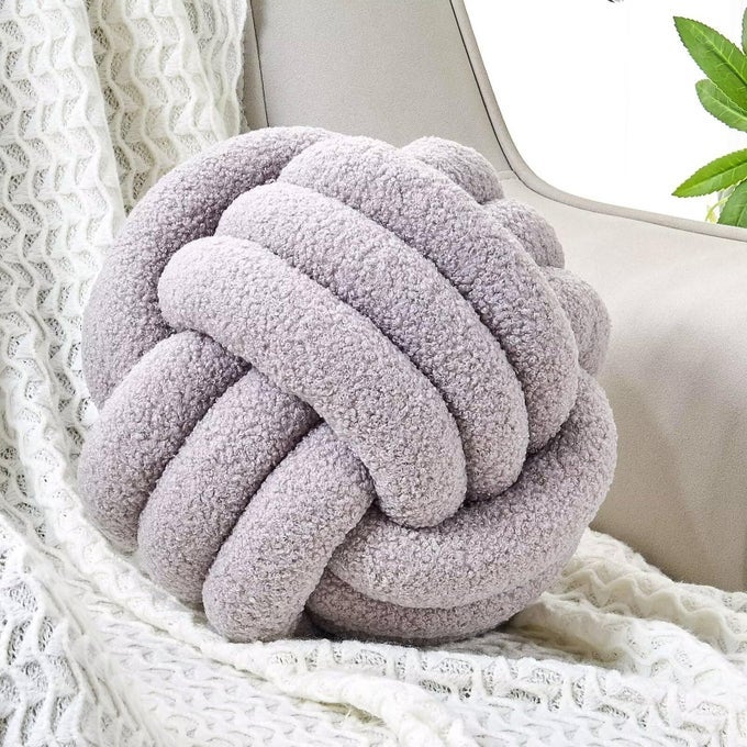KNOT PILLOW BALL SOFT HOME DECORATIVE ROUND THROW PILLOW HANDMADE KNOTTED PLUSH PILLOW ROUND BOUCLE PILLOW CUSHION 86 INCHES LIGHT GREY