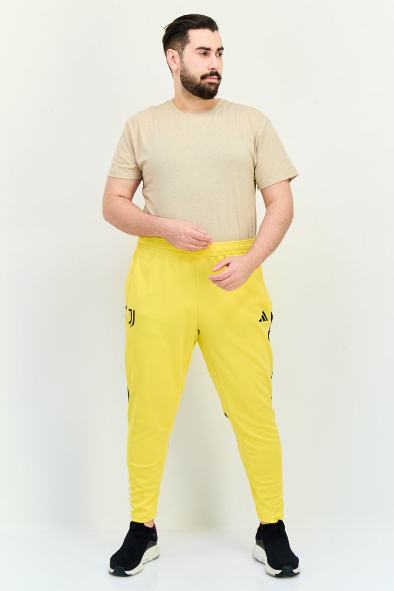Adidas سروال تدريب رياضي للرجال بشعار علامة يوفنتوس، أصفر - Image 2