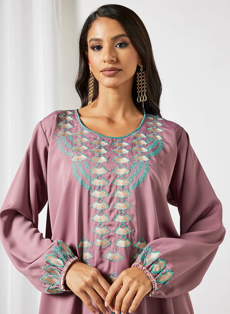 Hayat Jalabiya With Fan Like Shaped Embroidery