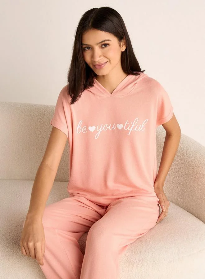 سبلاش فيڤ طقم تي شيرت بغطاء رأس وطبعات شعار وسروال رياضي مطاطي