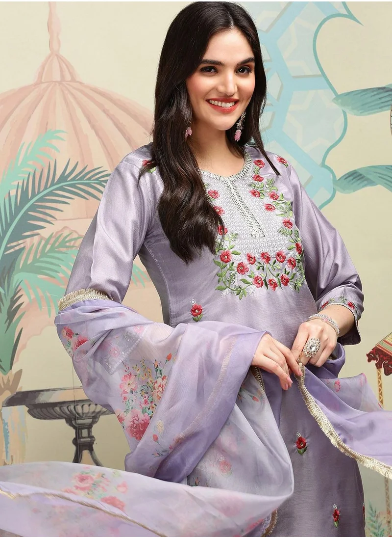 ISHIN Light Lavender Kurta Set Straight Fit 3/4 Sleeve Sleeve made from Twill, Silk Duppata featuring Self Design design and Round Neck neckline - Perfect for Ethinic!