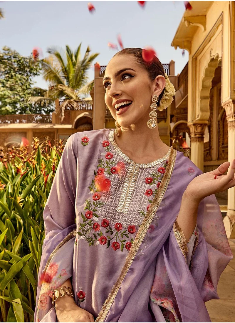 آي شين Light Lavender Kurta Set Straight Fit 3/4 Sleeve Sleeve made from Twill, Silk Duppata featuring Self Design design and Round Neck neckline - Perfect for Ethinic!