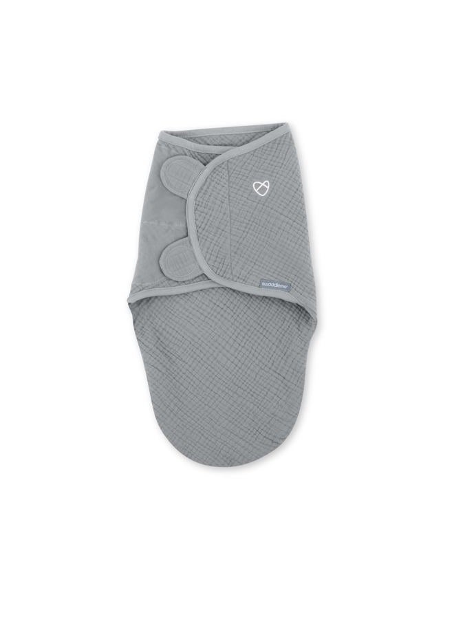 SwaddleMe من إنجينيتي - لفافة الأطفال الأصلية من موسلين، خفيفة الوزن 1.5 توغ، رمادي، 0-3 أشهر - Image 1