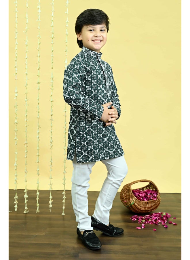 بي تي ديزايز طقم كورتا بيجاما للأولاد باللون الأخضر الداكن - Image 4