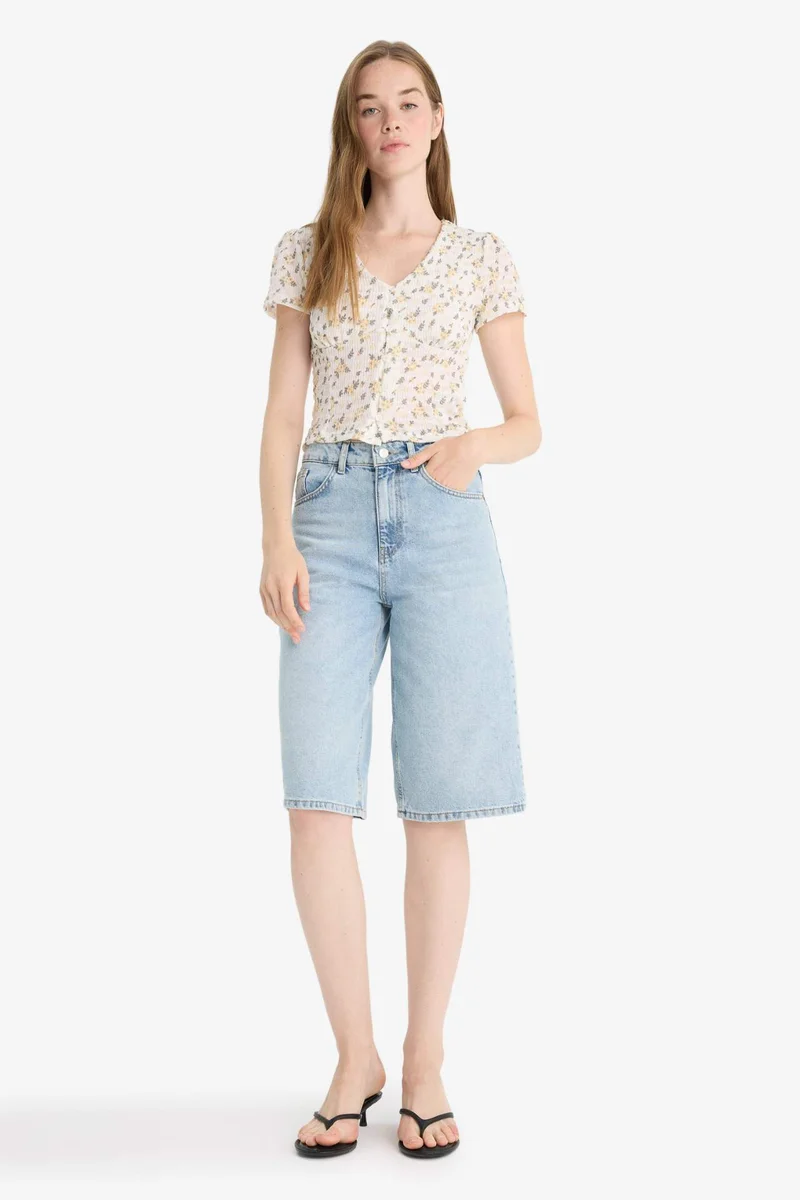 ديفاكتو Fitted V-Neck Textured Floral Blouse