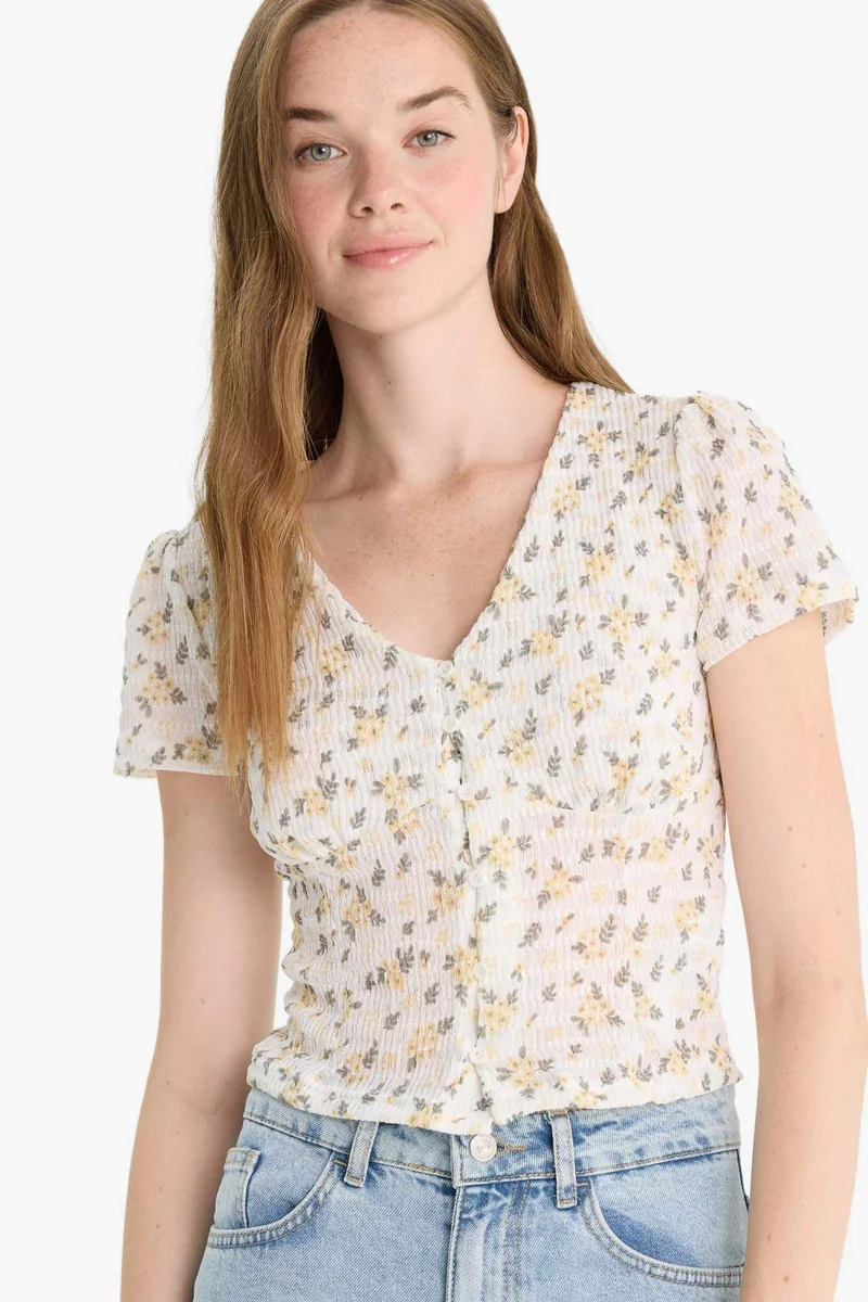ديفاكتو Fitted V-Neck Textured Floral Blouse