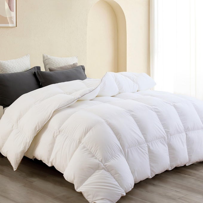 PREMIUM DOWN COMFORTER QUEEN SIZE LUXURIOUS ALL SEASON DUVET INSERT WITH COTTON BLENDED FABRIC 37OZ FILL WEIGHT 3D BAFFLE BOX DESIGN HOTEL BEDDING COMFORTER WHITE90X90