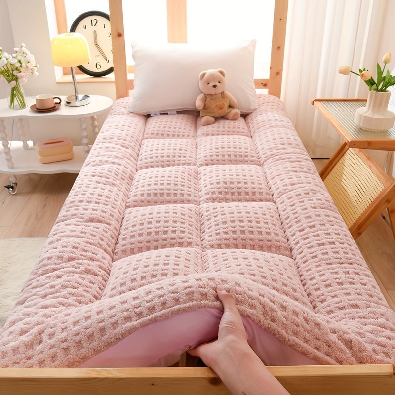 A Super Soft And Comfortable Fiber Fabric Mattress Pad, Featuring High-Quality Warm Quilted Design (Pillowcase Not Included). This Mattress Protector Is Perfect for Autumn And Winter Bedding, Skin-Friendly And Breathable, Quilted Bed Mat - Image 1