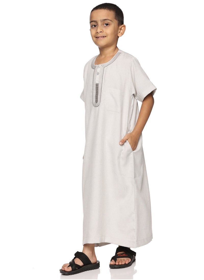 U.S. ELK Boys' Round Neck Short Sleeve Jalabiya | Comfortable and Stylish Kaftan-Inspired Thobe   - Light Grey  - Image 4