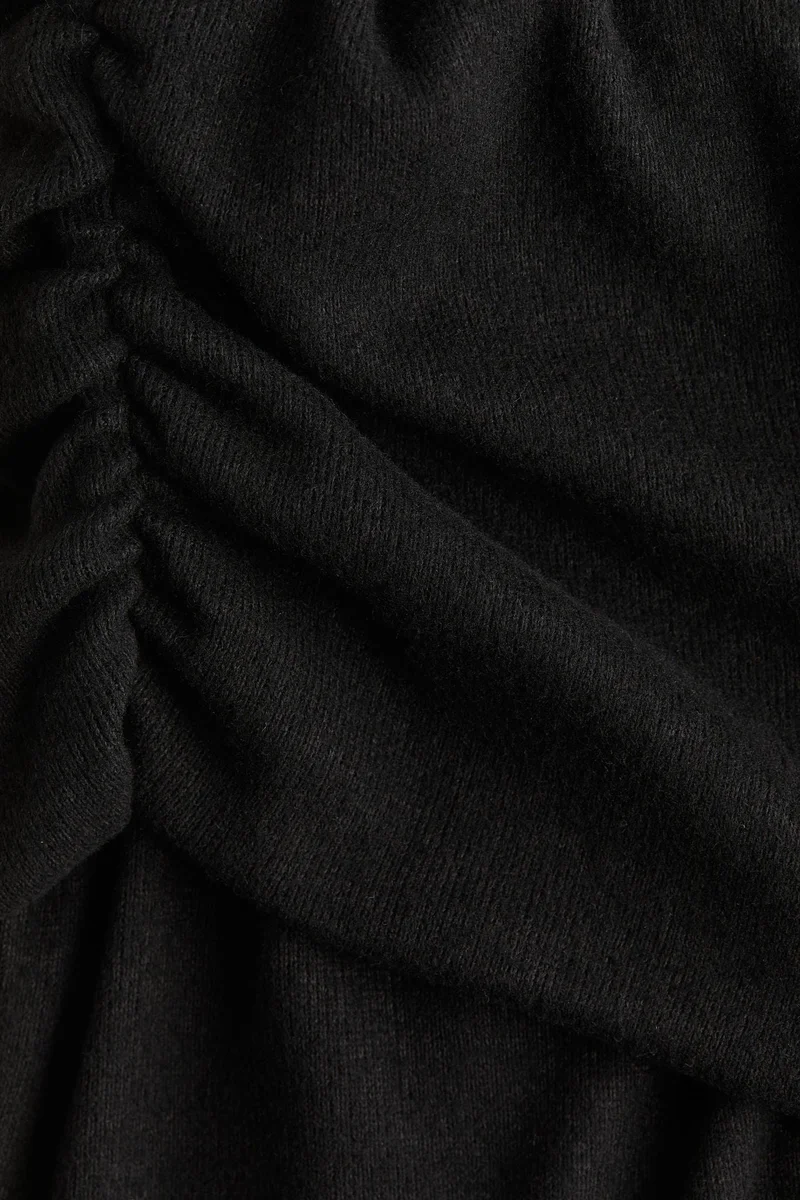 اتش اند ام فستان مكشوف الكتف