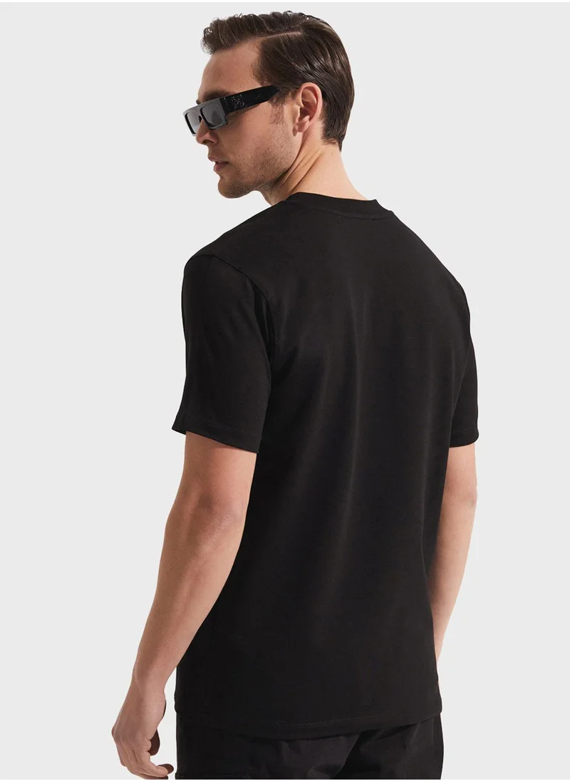 جون Essential Crew Neck T-Shirt