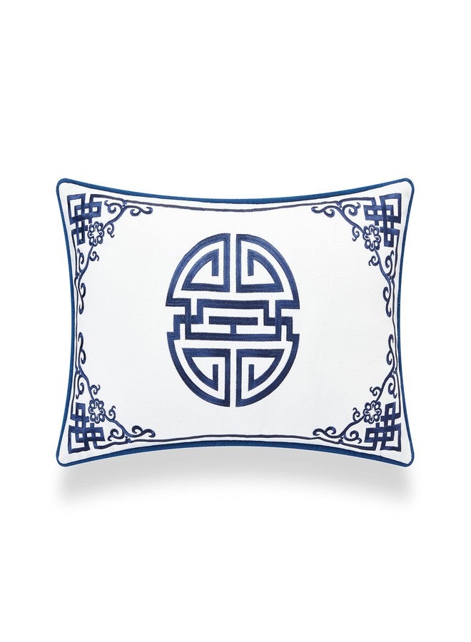 Hofdeco Premium غطاء وسادة قطنية فاخر من هوفديكو، بتصميم ساحلي أنيق مستوحى من طراز هامبتون، مناسب للاستخدام الداخلي والخارجي، مقاس 12 × 20 بوصة، مقاوم للماء، مثالي للفناء الخلفي والأريكة، باللون الأزرق الداكن، مزين برمز طول العمر المطرز. - Image 5