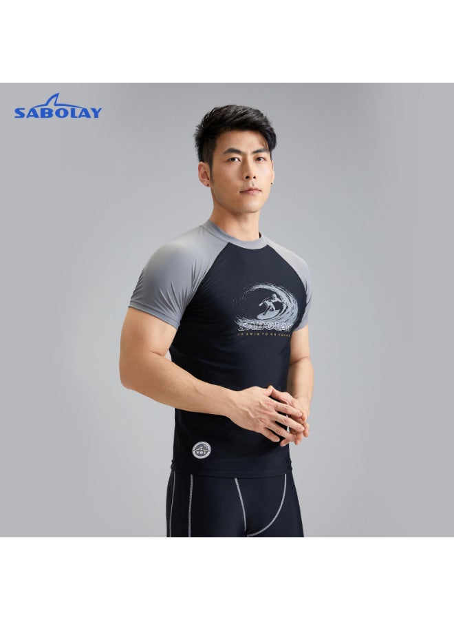 إسكدنيا بدلة سباحة Shalbaolai للرجال بأكمام قصيرة، بدلة سباحة واقية من الشمس UPF50، سريعة الجفاف وقابلة للتنفس، اللون: NY23-5-1 أسود، الحجم العلوي: L - Image 2