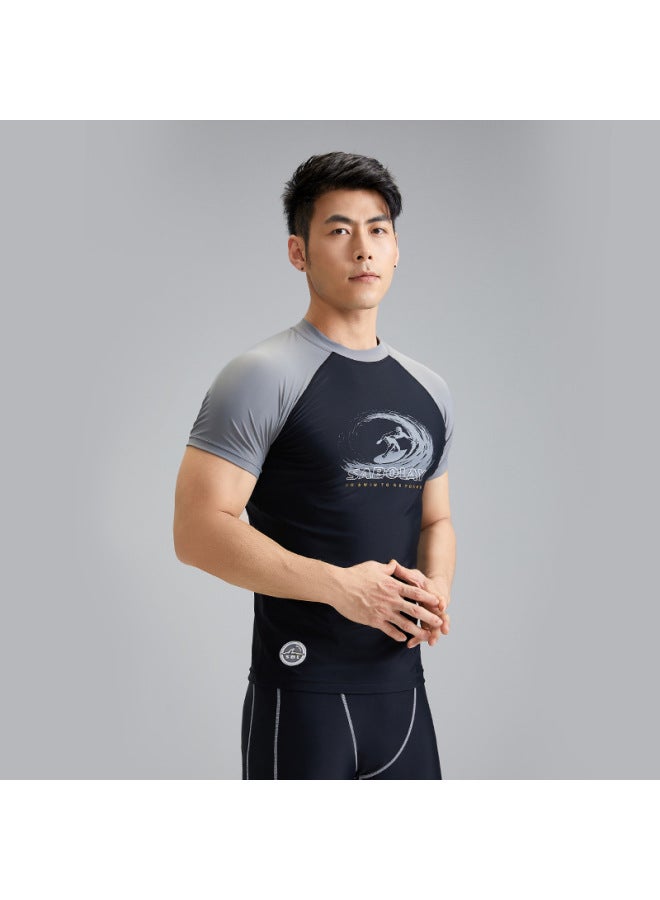 إسكدنيا بدلة سباحة Shalbaolai للرجال بأكمام قصيرة، بدلة سباحة واقية من الشمس UPF50، سريعة الجفاف وقابلة للتنفس، اللون: NY23-5-1 أسود، الحجم العلوي: L - Image 1