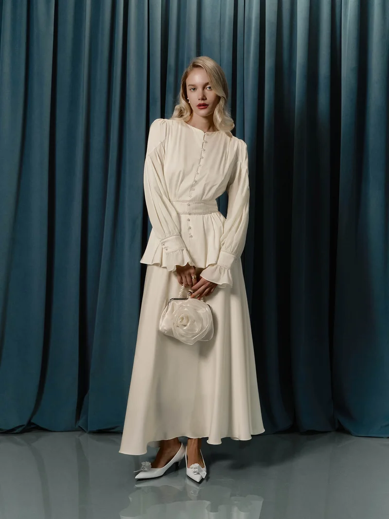 Lichi Maxi dress with puff sleeves and pearl decoration