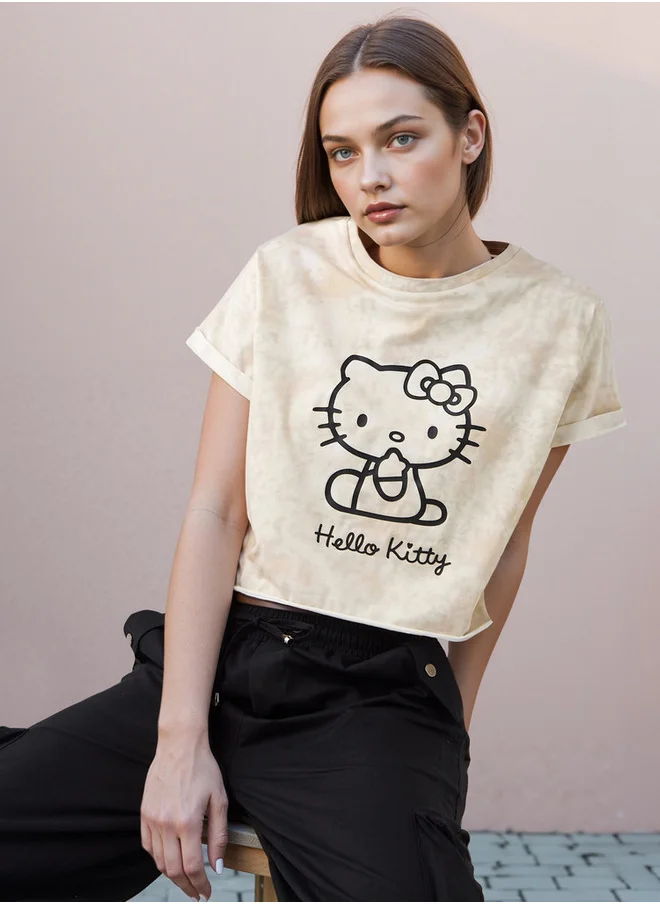 اس بي كاركترز Hello Kitty Print Crop T-shirt with Extended Sleeves