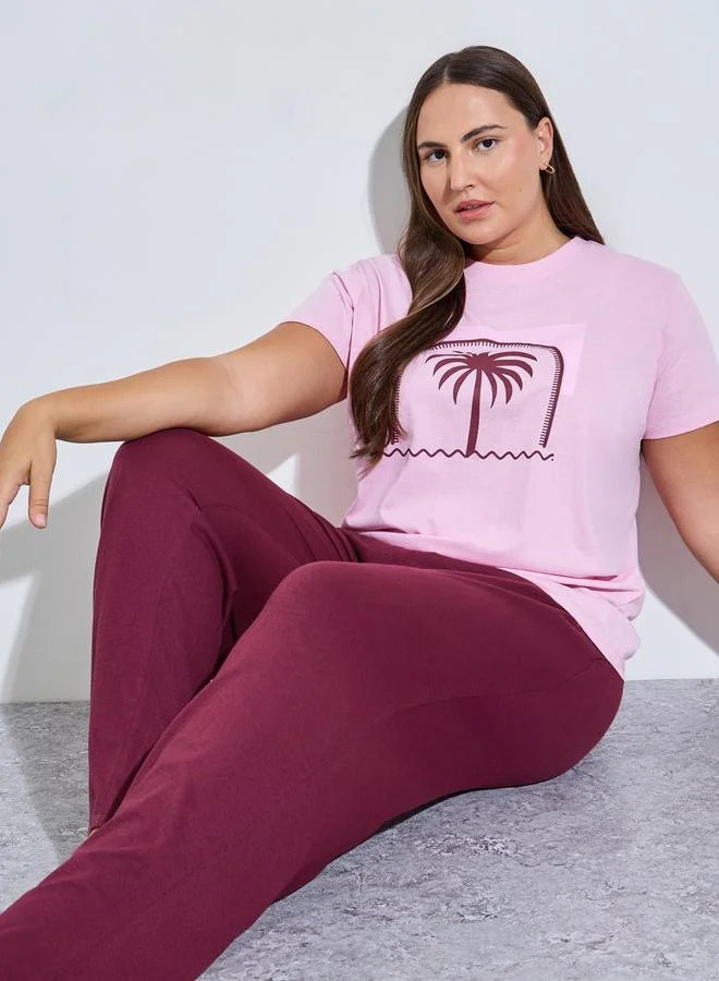 ستايلي Plus Size Palm Graphic Print T-Shirt and Pyjama Set