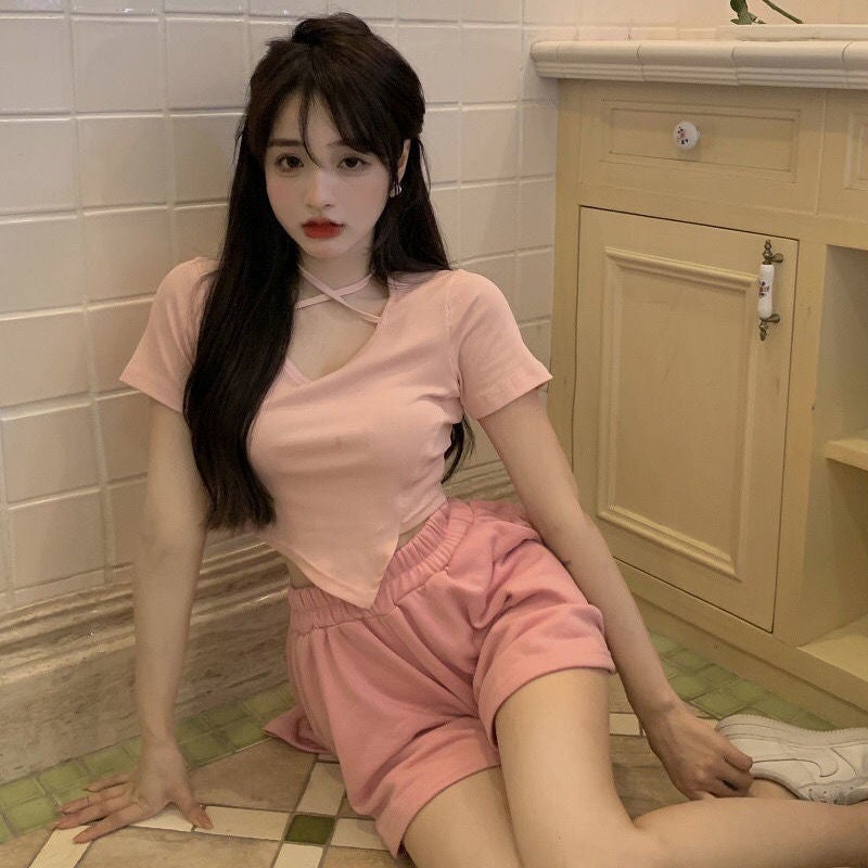 Summer New Pink T-shirt Shorts suit Design Sense Slim-fit Slimming Irregular Top Womens Casual suit Trendy Powder Top  - Image 3