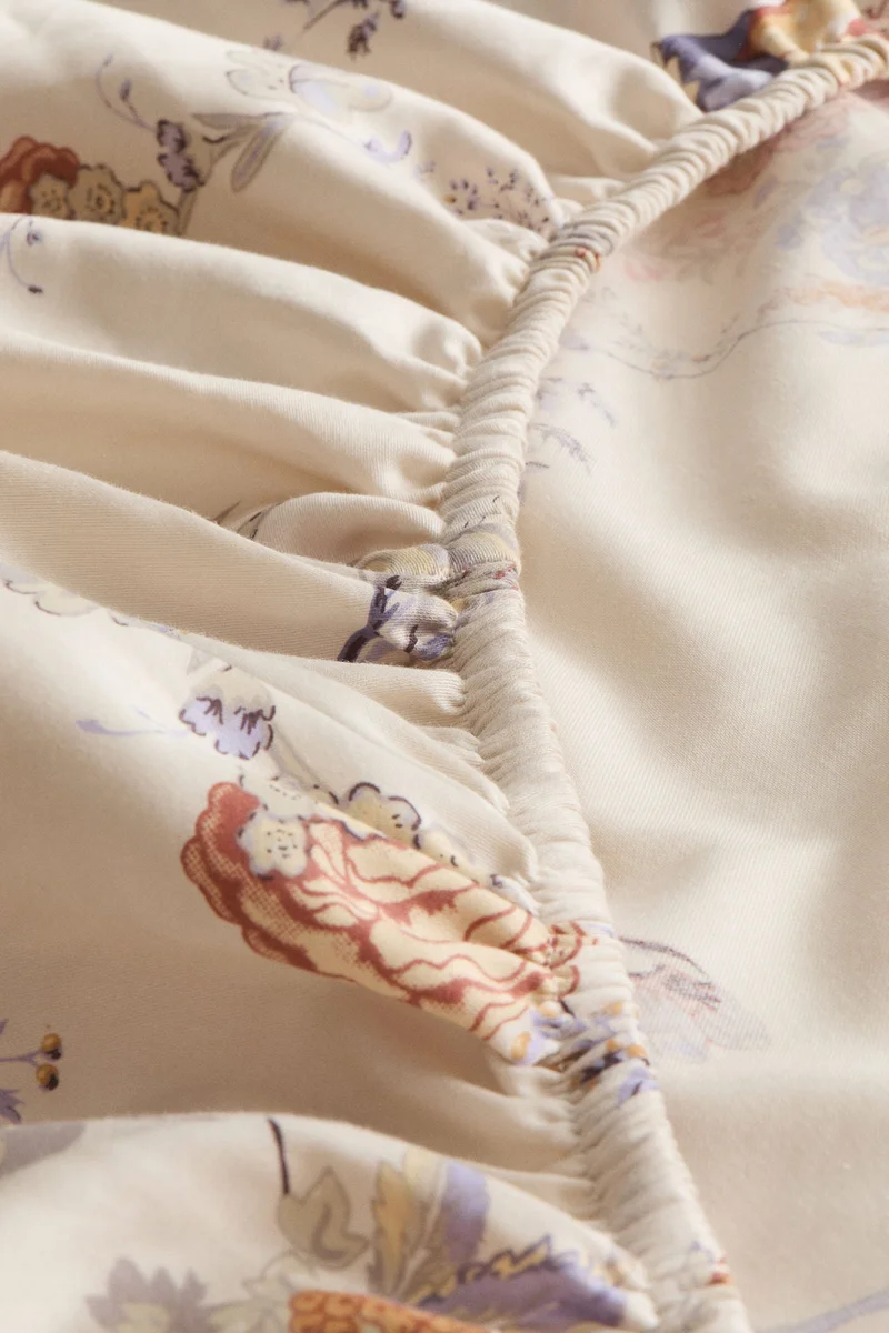 H&M Patterned satin fitted sheet