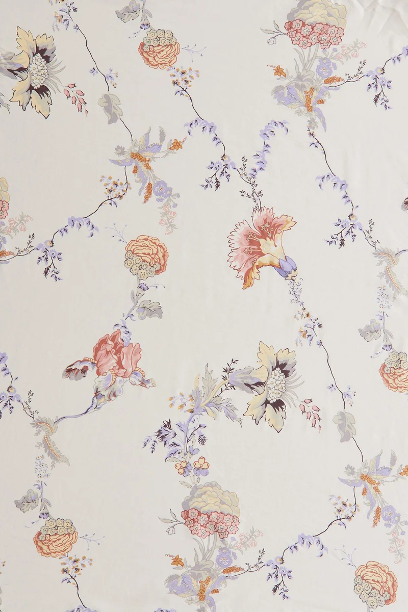 اتش اند ام شرشف بحواف مطاطية مزيّن بنقشة