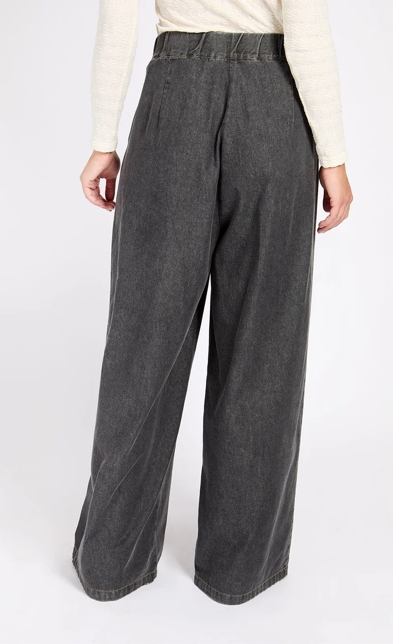 ليتل مسترس جينز واسع أسود