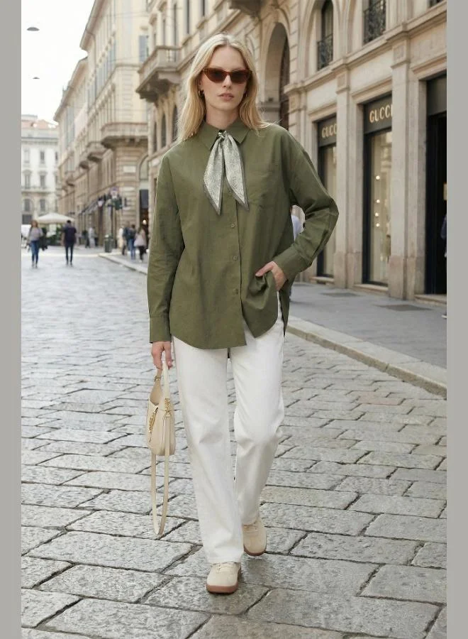 ليلا قميص نسائي بياقة كلاسيكية بقصة مريحة مع تفاصيل وشاح وجيب صدر