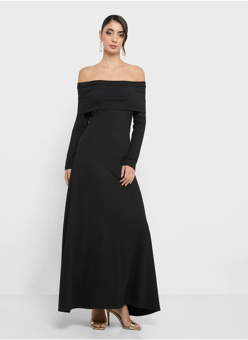 جينجر Draped Off Shoulder Maxi Dress